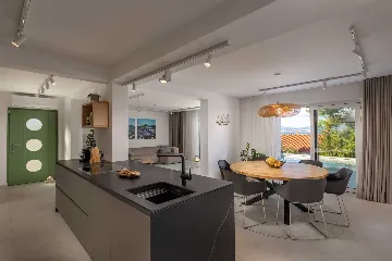 Modern 4-Bedroom Villa with Heated Pool, Splitska