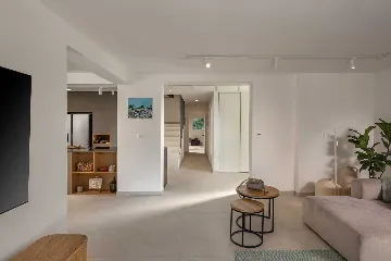 Modern 4-Bedroom Villa with Heated Pool, Splitska