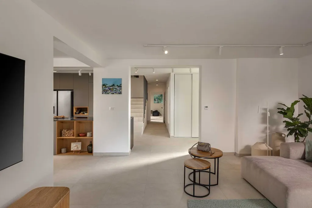 Modern 4-Bedroom Villa with Heated Pool, Splitska