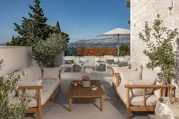 Modern 4-Bedroom Villa with Heated Pool, Splitska