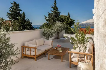 Modern 4-Bedroom Villa with Heated Pool, Splitska