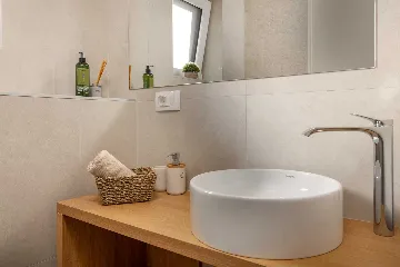 Modern 4-Bedroom Villa with Heated Pool, Splitska