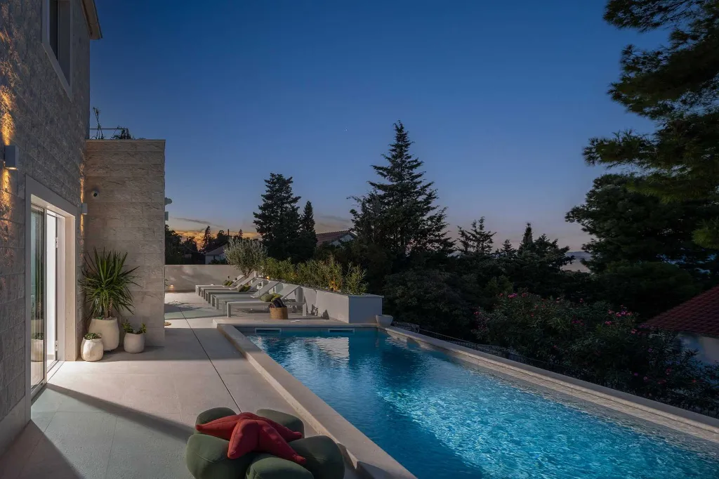 Modern 4-Bedroom Villa with Heated Pool, Splitska