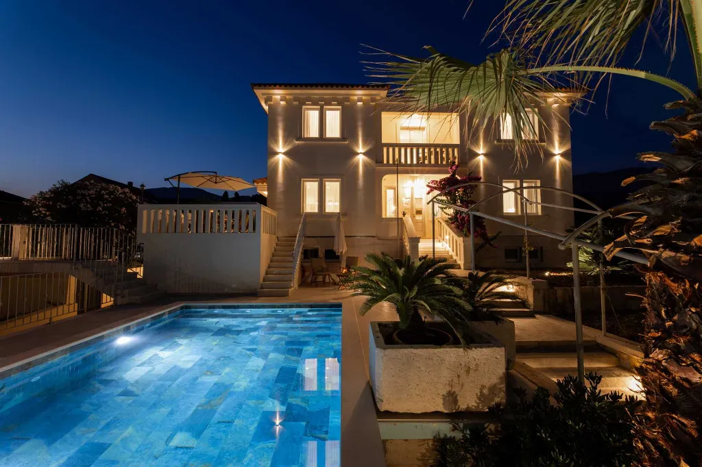 Seaside Family Villa with Pool in Kaštel Lukšić