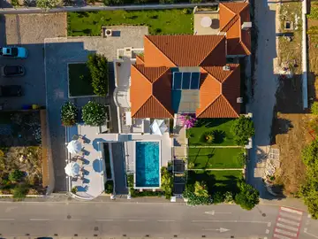 Seaside Family Villa with Pool in Kaštel Lukšić