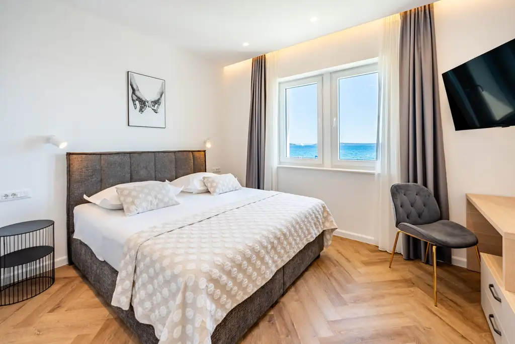 Seaside Family Villa with Pool in Kaštel Lukšić