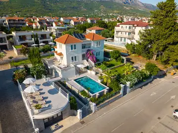 Seaside Family Villa with Pool in Kaštel Lukšić