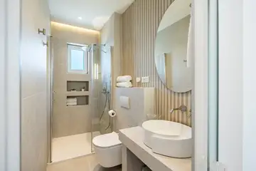 Seaside Family Villa with Pool in Kaštel Lukšić