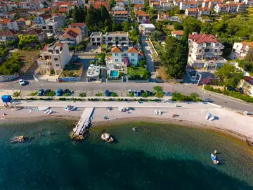 Seaside Family Villa with Pool in Kaštel Lukšić
