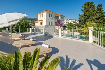 Seaside Family Villa with Pool in Kaštel Lukšić