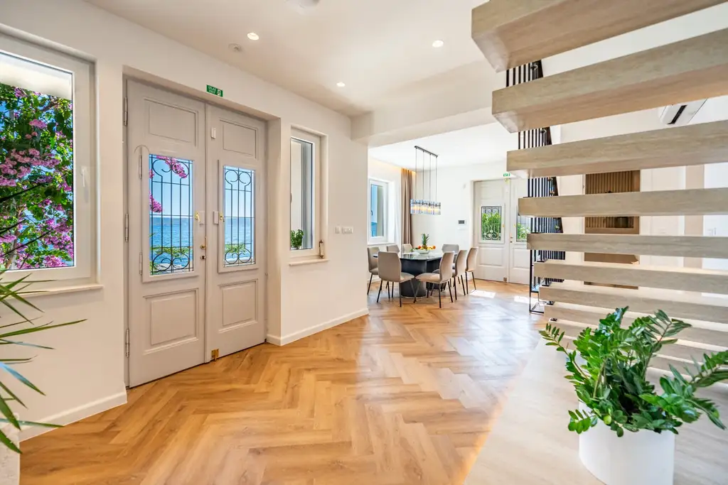 Seaside Family Villa with Pool in Kaštel Lukšić
