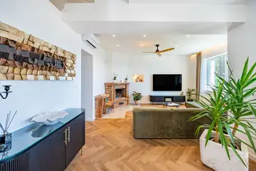 Seaside Family Villa with Pool in Kaštel Lukšić