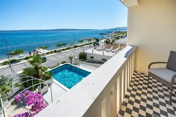Seaside Family Villa with Pool in Kaštel Lukšić