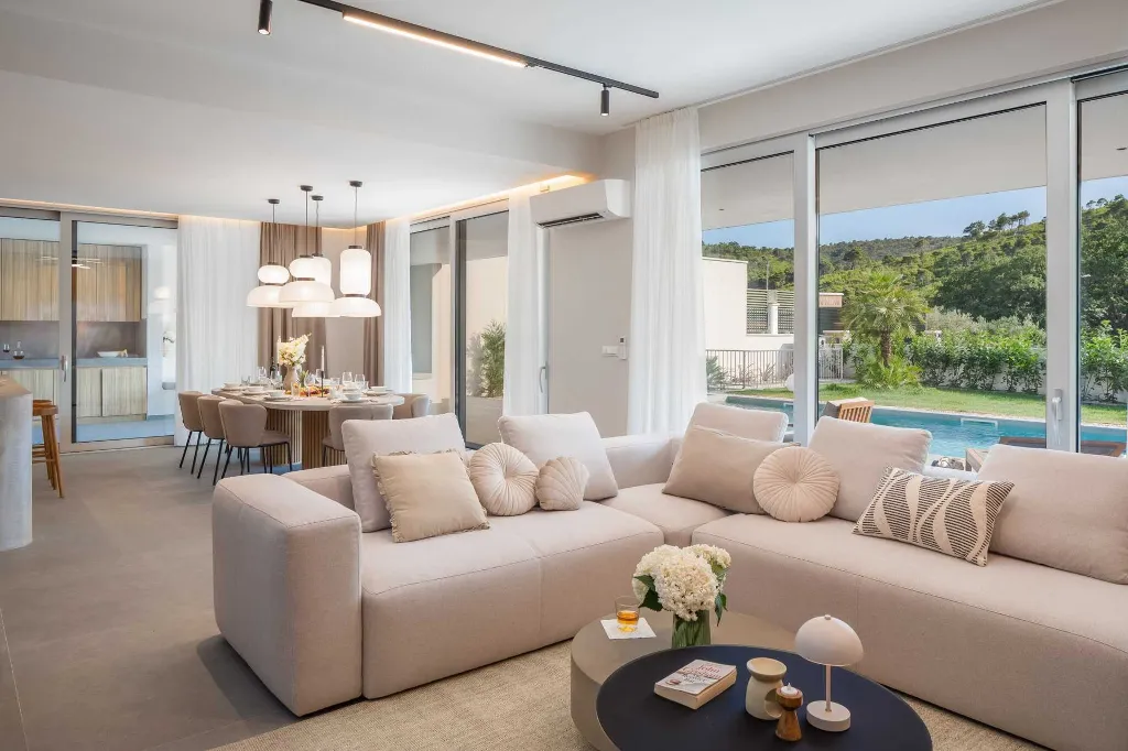 Modern Villa with Pool and Sports Courts in Srinjine