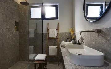 Contemporary Villa Retreat with Pool in Povljana