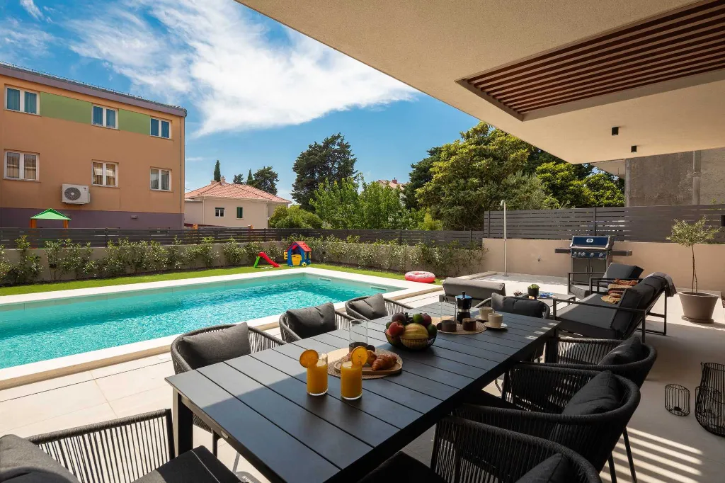 Contemporary Villa with Pool in Kaštel Stari