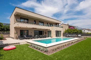 Contemporary Villa with Pool in Kaštel Stari