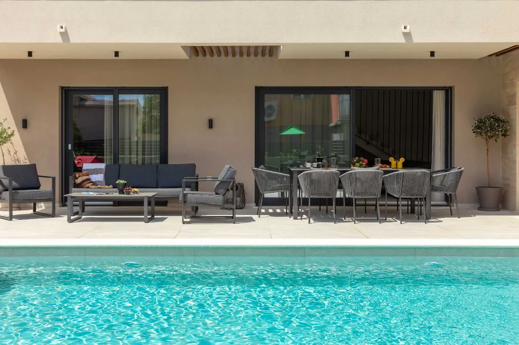 Contemporary Villa with Pool in Kaštel Stari