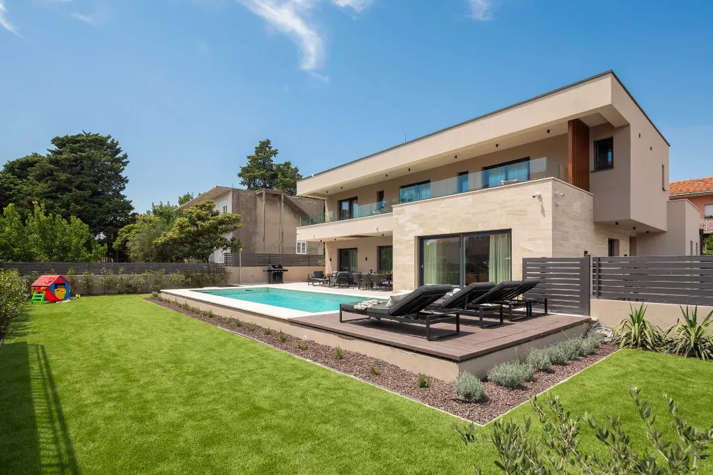 Contemporary Villa with Pool in Kaštel Stari