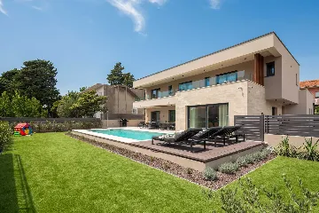 Contemporary Villa with Pool in Kaštel Stari