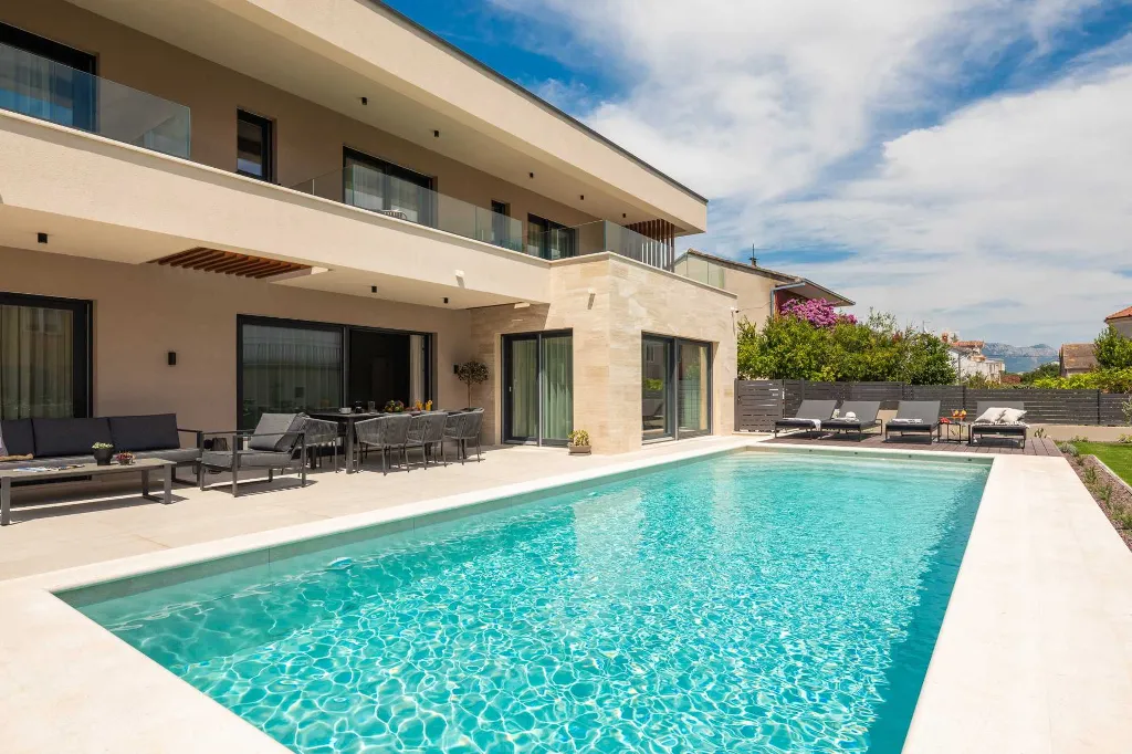 Contemporary Villa with Pool in Kaštel Stari