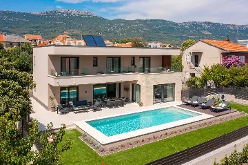 Contemporary Villa with Pool in Kaštel Stari