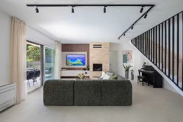 Contemporary Villa with Pool in Kaštel Stari