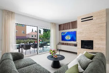 Contemporary Villa with Pool in Kaštel Stari