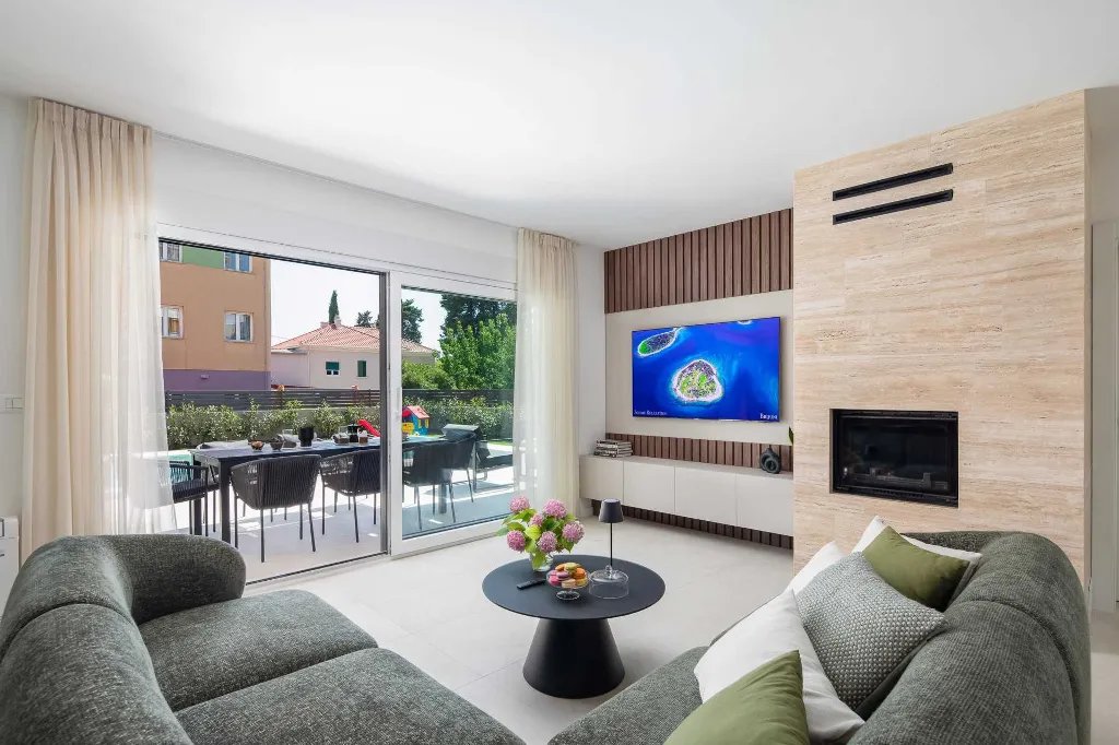 Contemporary Villa with Pool in Kaštel Stari