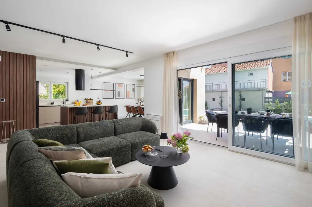 Contemporary Villa with Pool in Kaštel Stari