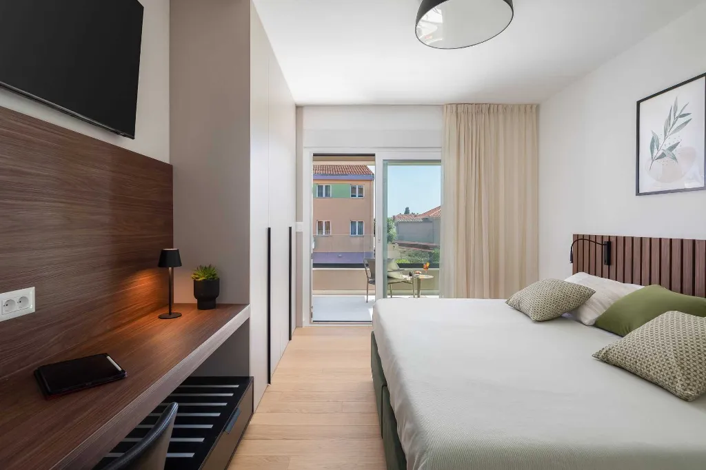 Contemporary Villa with Pool in Kaštel Stari