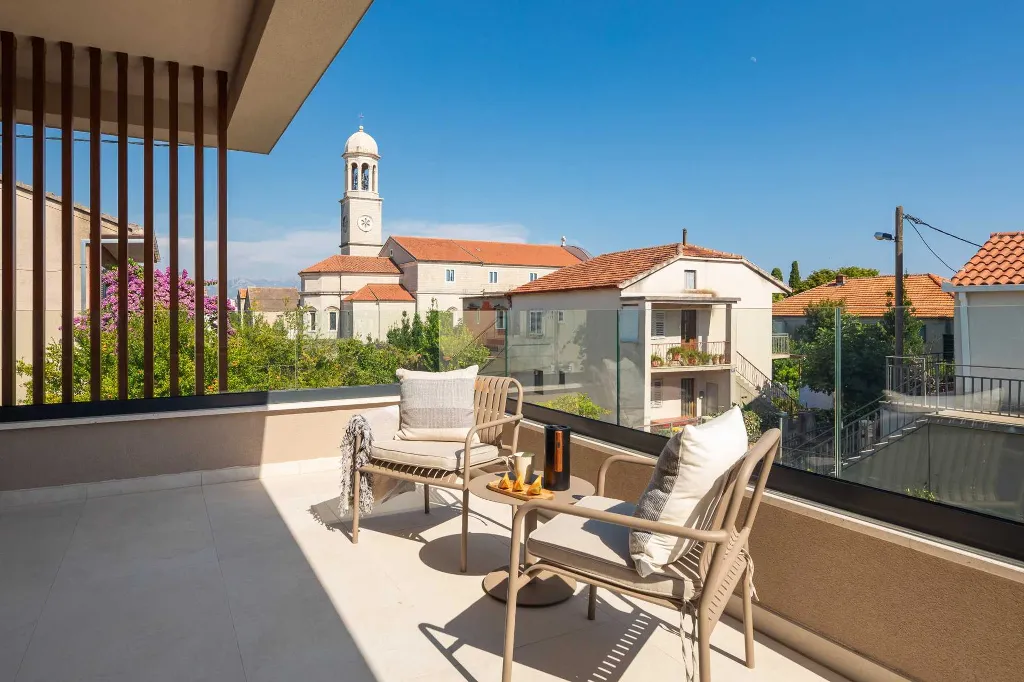 Contemporary Villa with Pool in Kaštel Stari