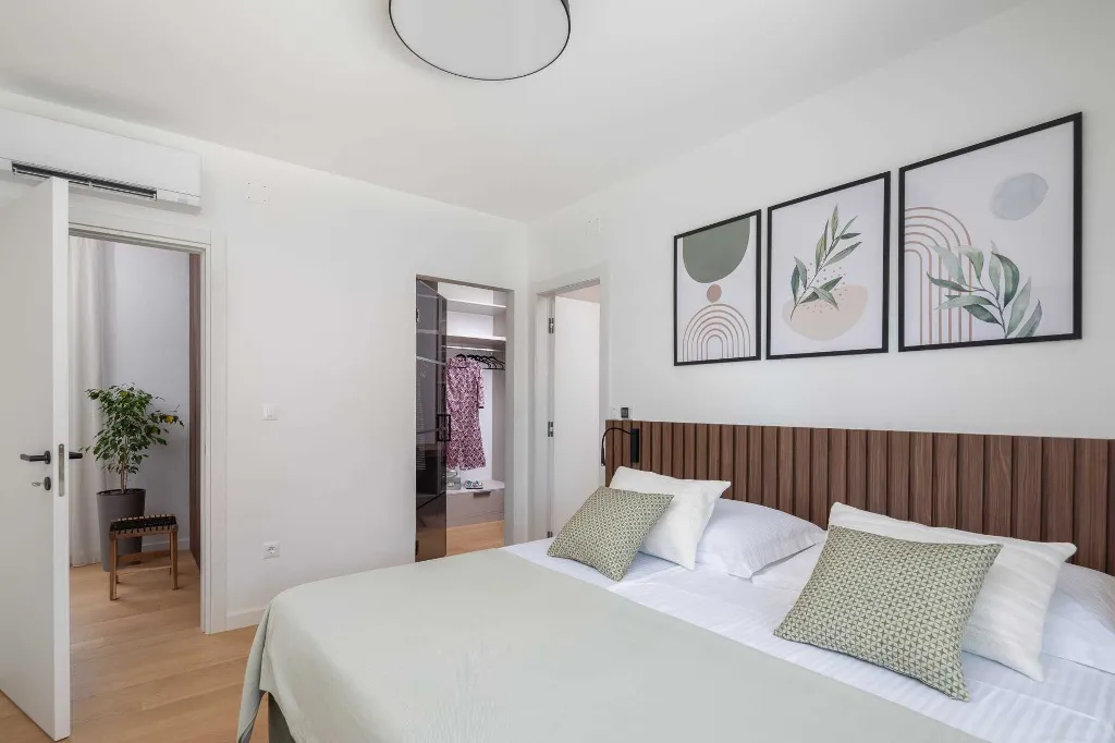 Contemporary Villa with Pool in Kaštel Stari