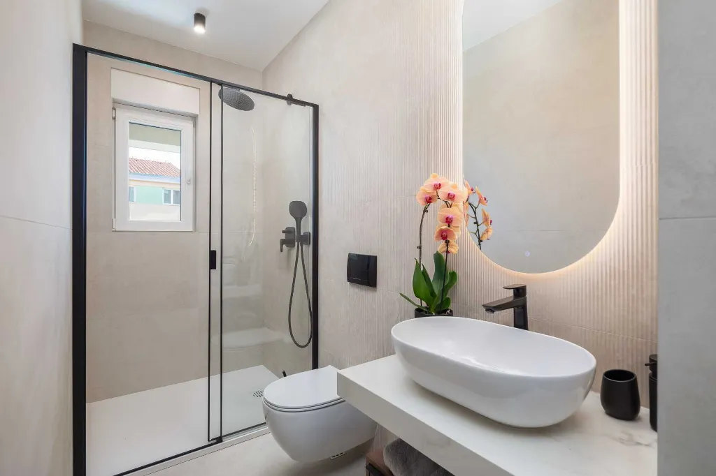 Contemporary Villa with Pool in Kaštel Stari