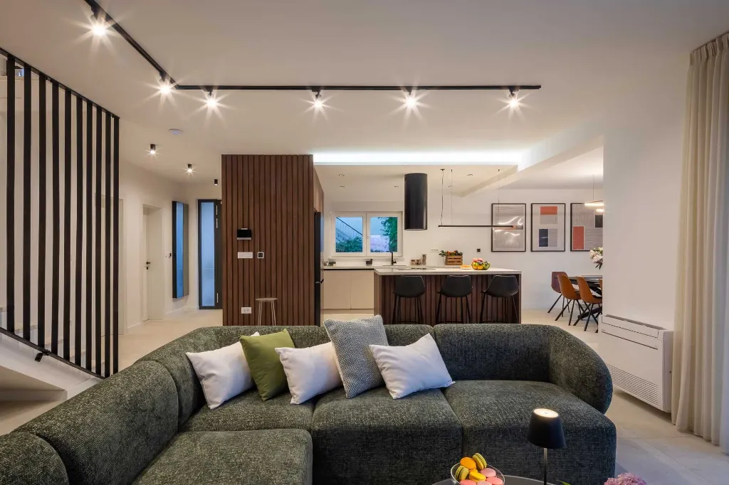 Contemporary Villa with Pool in Kaštel Stari