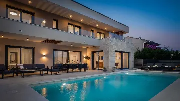 Contemporary Villa with Pool in Kaštel Stari