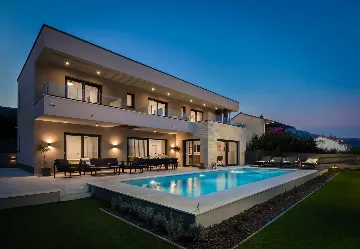 Contemporary Villa with Pool in Kaštel Stari