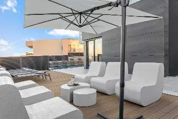 Modern Six-Bedroom Villa with Pool in Makarska