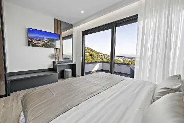 Modern Six-Bedroom Villa with Pool in Makarska