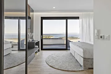 Modern Six-Bedroom Villa with Pool in Makarska