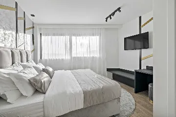 Modern Six-Bedroom Villa with Pool in Makarska