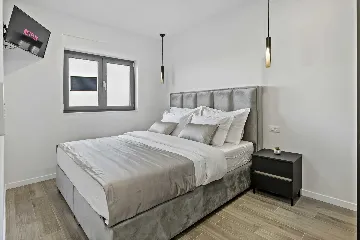 Modern Six-Bedroom Villa with Pool in Makarska