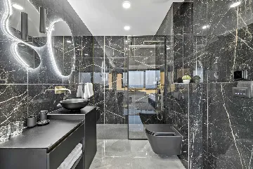 Modern Six-Bedroom Villa with Pool in Makarska