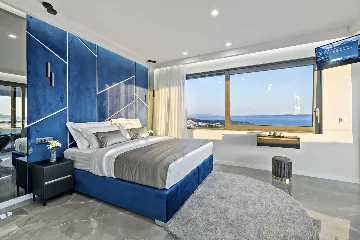 Modern Six-Bedroom Villa with Pool in Makarska