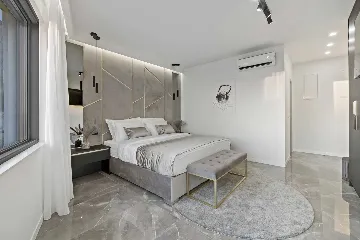 Modern Six-Bedroom Villa with Pool in Makarska