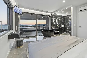 Modern Six-Bedroom Villa with Pool in Makarska