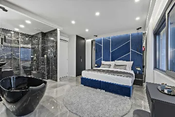 Modern Six-Bedroom Villa with Pool in Makarska