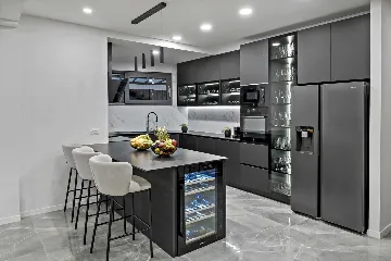 Modern Six-Bedroom Villa with Pool in Makarska