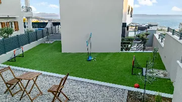 Modern Six-Bedroom Villa with Pool in Makarska