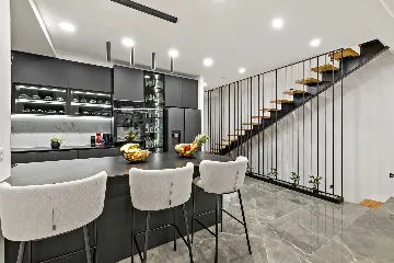 Modern Six-Bedroom Villa with Pool in Makarska